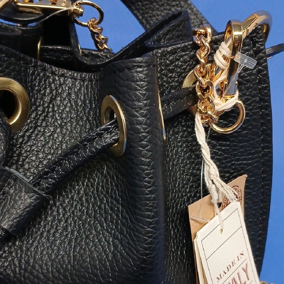 Anna Paola Black Leather Bucket Bag Made in Italy Measuring 8" High - Picture 2 of 9